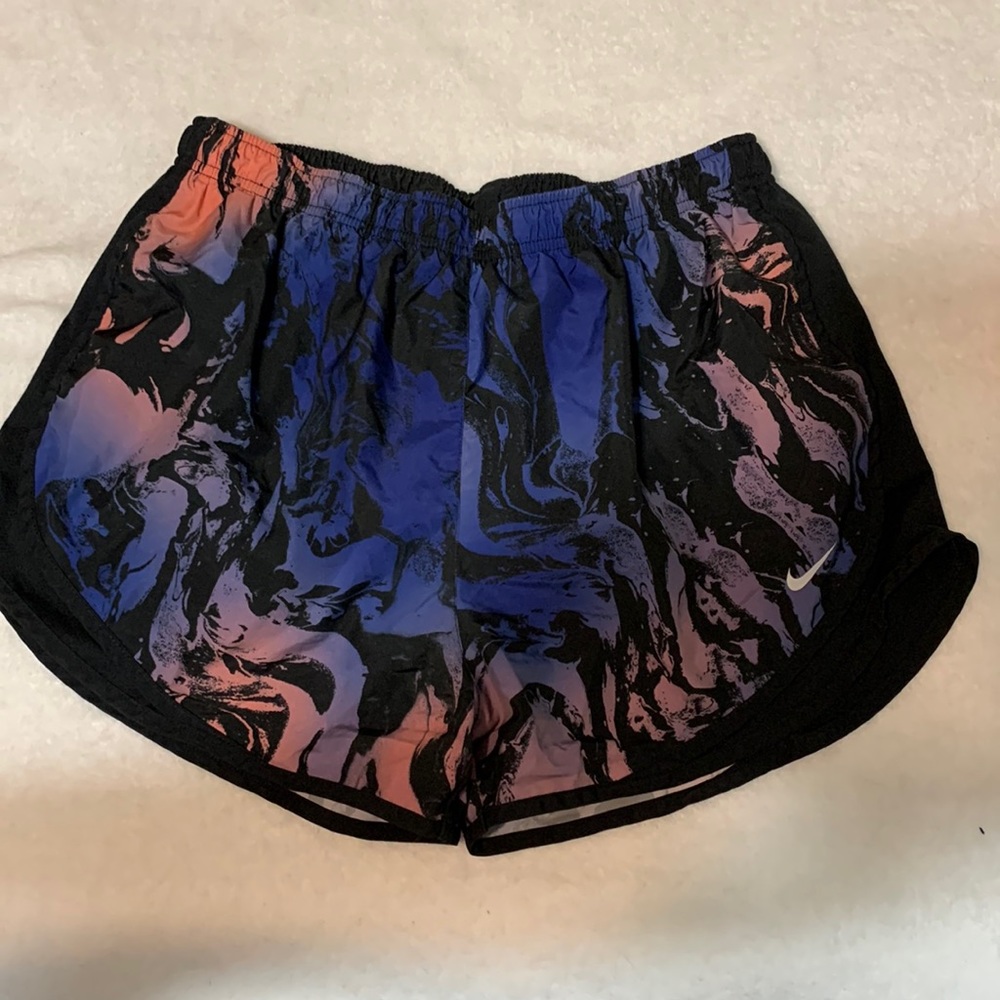 Nike shorts cute colors in great condition